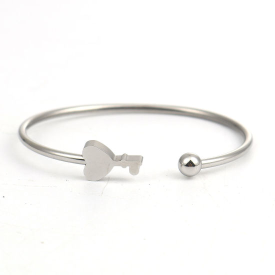 304ステンレス鋼 カフ バングル ブレスレット シルバートーン キー ハート 17.5cm 長さ、 1 個 の画像