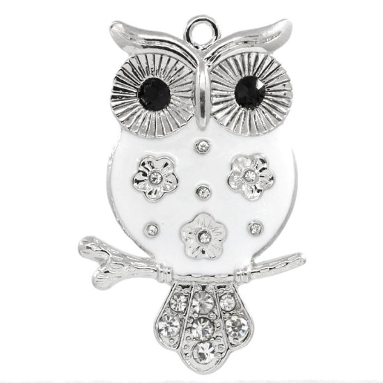 Bild von Zinklegierung Charm Anhänger Tier Eule Silberfarbe Weiß Emaille mit Strass 5.1cm x 3.2cm, 3 Stücke