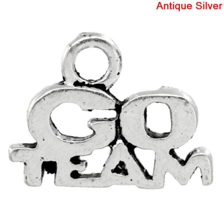 Immagine di Lega di Zinco Charm Ciondoli Irregolare Argento Antico Lettere Disegno Messaggio GO TEAM Intagliato 13.0mm x 10.0mm, 50 Pz