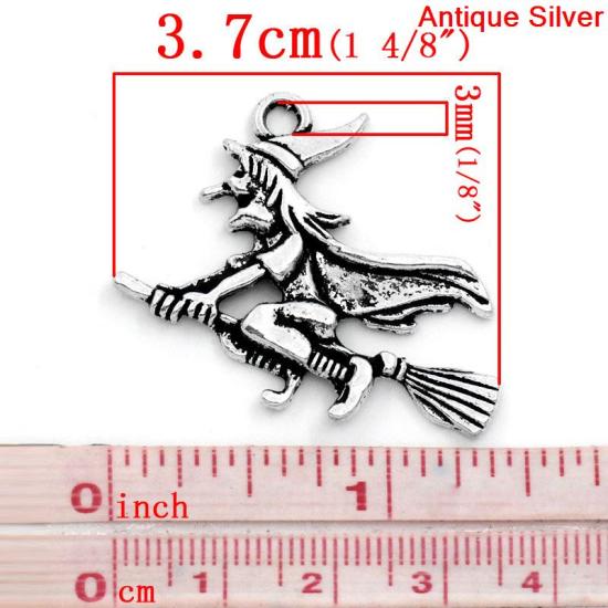 Bild von Zinklegierung Anhänger Halloween Hexe & Besen Antik Silber 3.7cm x 2.9cm, 20 Stücke