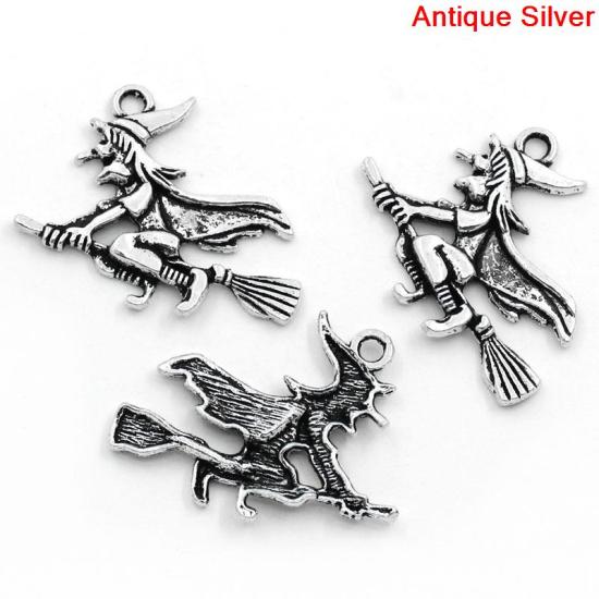 Bild von Zinklegierung Anhänger Halloween Hexe & Besen Antik Silber 3.7cm x 2.9cm, 20 Stücke