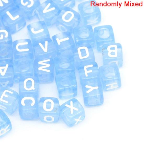 Image de Perle en Acrylique Cube Bleu Alphabet/Lettre "A-Z" au Hasard 6mm x 6mm, Taille de Trou: 3.4mm, 300 PCs