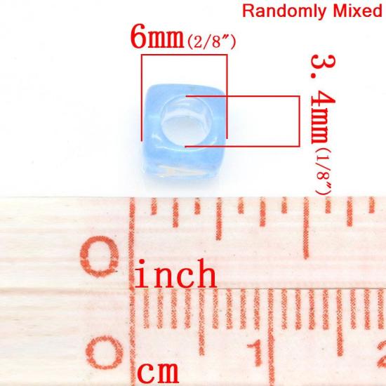 Image de Perle en Acrylique Cube Bleu Alphabet/Lettre "A-Z" au Hasard 6mm x 6mm, Taille de Trou: 3.4mm, 300 PCs