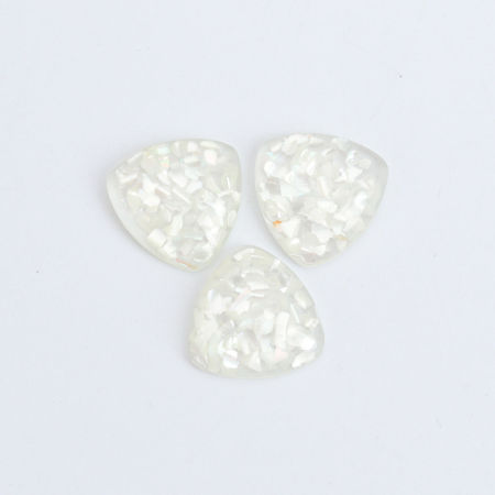 10 Stück Harz & Natürliche Muschel Mosaik Dom Cabochon Verzierung Dreieck Weiß Transparent 18mm x 18mm