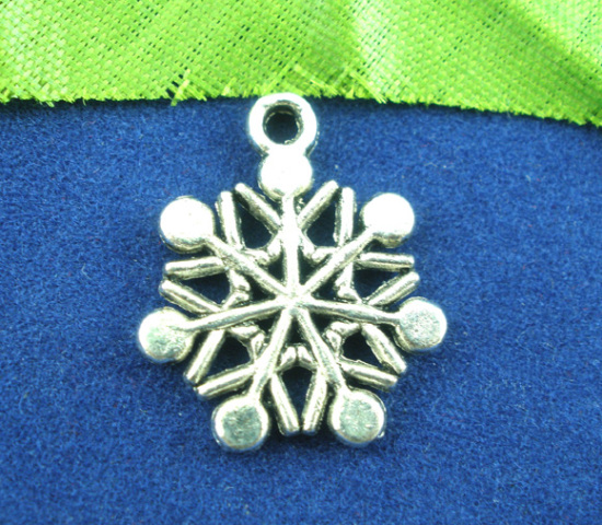 Picture of 40PCs Antique Silver Color Christmas Snowflake Pendants 20x16mm