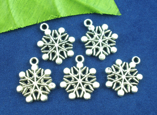 Picture of 40PCs Antique Silver Color Christmas Snowflake Pendants 20x16mm