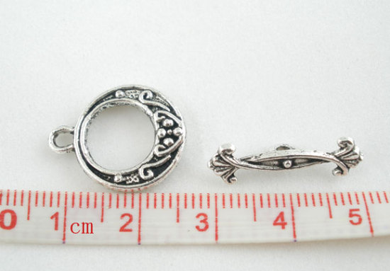 Bild von Zinklegierung Knebelverschluss Rund Antiksilber , mit Blumen Muster, 19mm x 15mm, 20 Sets