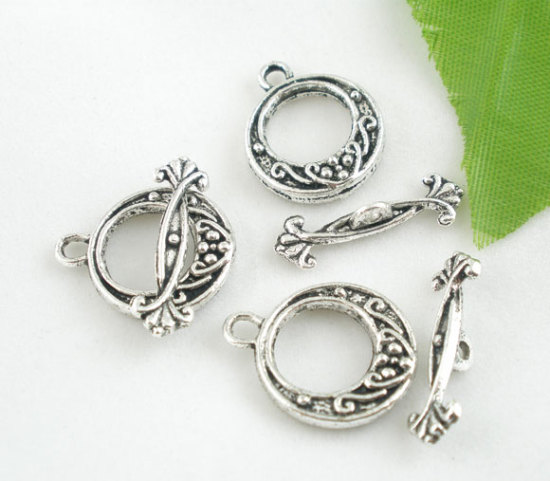 Bild von Zinklegierung Knebelverschluss Rund Antiksilber , mit Blumen Muster, 19mm x 15mm, 20 Sets