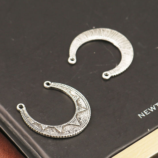 亜鉛合金 コネクターパーツ U字形 銀古美 彫刻柄 29mm x 29mm、 10 個 の画像