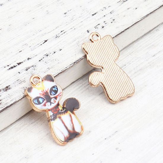 亜鉛合金 チャーム 猫 金メッキ 多色 エナメル 23mm x 14mm、 10 個 の画像