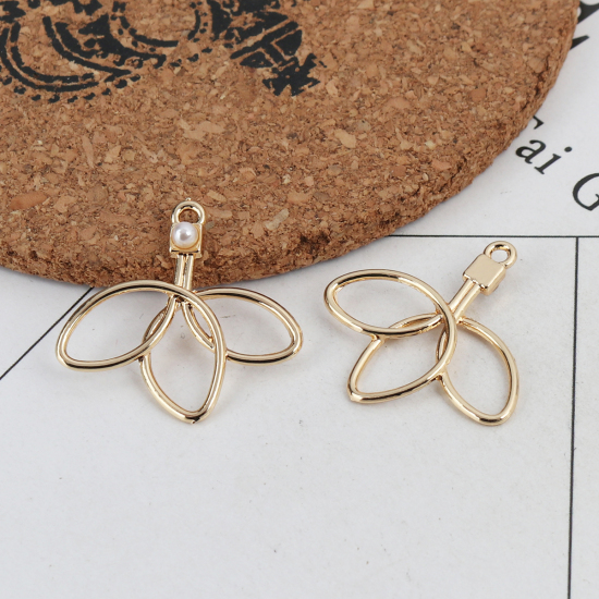 Immagine di Lega di Zinco Charms Fiore Oro Placcato Bianco Perla Imitato Acrilico 28mm x 27mm , 10 Pz