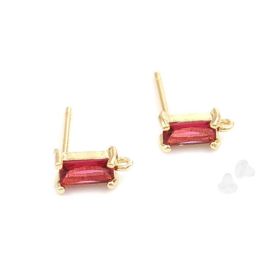 Immagine di Ottone Orecchini a Perno 18K Vero Oro Placcato Rettangolo W/ Loop Rosso Strass 9mm x 4mm, Dimensione di Posta / Cavo: (21 misura), 2 Pz
