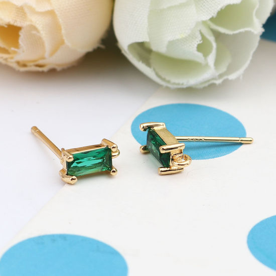Immagine di Ottone Orecchini a Perno 18K Vero Oro Placcato Rettangolo W/ Loop Verde Strass 9mm x 4mm, Dimensione di Posta / Cavo: (21 misura), 2 Pz