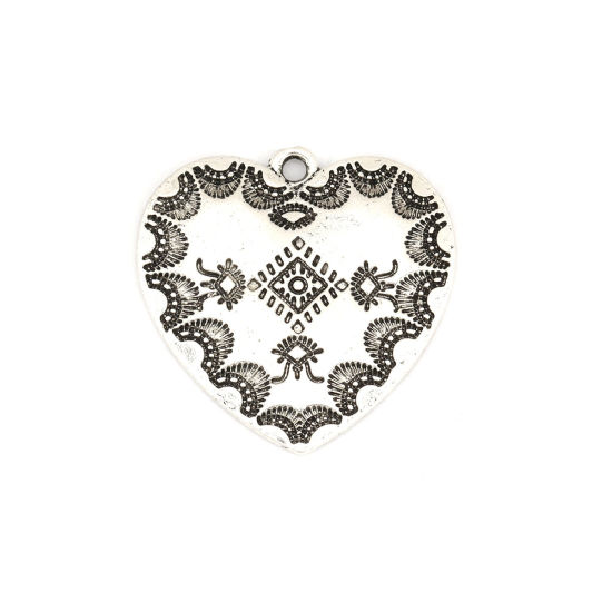 Bild von Zinklegierung Böhmischer Stil Charms Herz Antiksilber Geschnitzte Muster 29mm x 29mm, 10 Stück