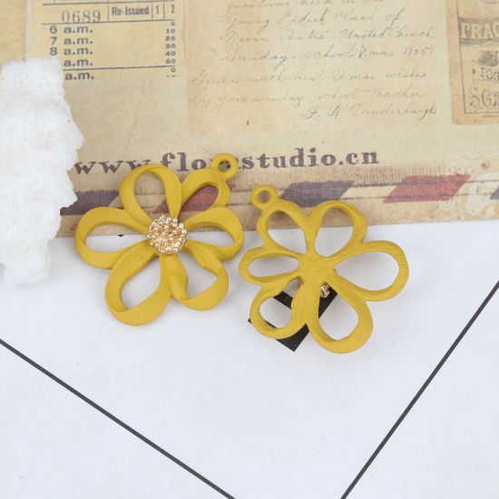 Imagen de Zamak Colgantes Flor Chapado en Oro Amarillo Pintura 31mm x 25mm, 5 Unidades