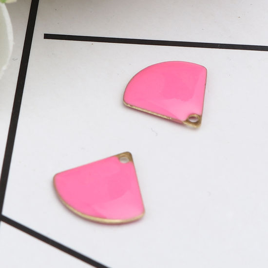 Bild von Messing Emaillierte Pailletten Charms Fächer-Form Vergoldet Neon Pink 13mm x 12mm, 10 Stück