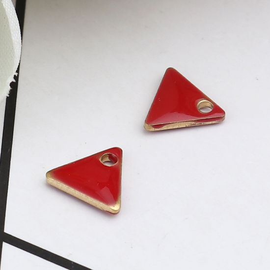 Image de Breloques Sequins Emaillés Double Face en Laiton Triangle Doré Rouge 8mm x 7mm, 10 Pcs