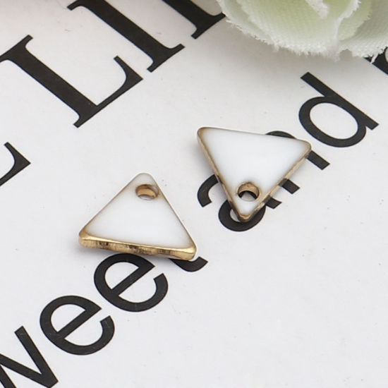 Image de Breloques Sequins Emaillés Double Face en Laiton Triangle Doré Blanc 8mm x 7mm, 10 Pcs