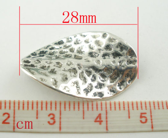 Bild von Zinklegierung Gehämmert Perlen Blatt Antiksilber Fleck Geschnitzt ca. 28mm x 18mm, Loch:ca. 1.2mm, 20 Stück