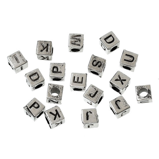 Image de Perle en Acrylique Cube Argent Vieilli Alphabet/Lettre "A-Z" au Hasard 6mm x 6mm, Taille de Trou: 3.4mm, 500 PCs