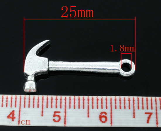 Bild von Antiksilber Hammer Charm Anhänger 25x13mm.Verkauft eine Packung mit 50