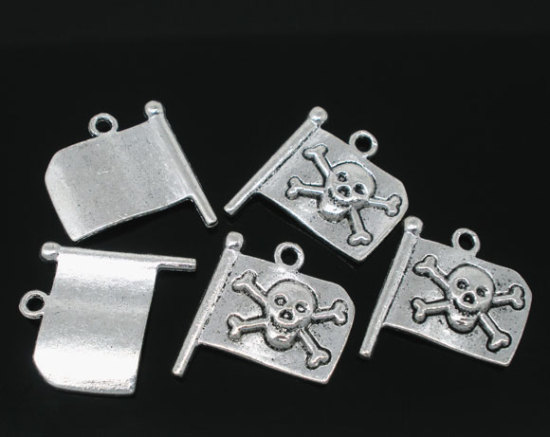 Immagine di Lega di Zinco Charm Ciondoli Bandiera pirata Argento Antico Cranio Disegno 22.0mm x 19.0mm, 20 Pz