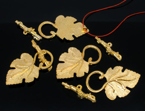 Picture of Zinc Based Alloy Toggle Clasps Grape Leaf Gold Plated 37mm x 23mm 25mm x 8mm, 20 Sets