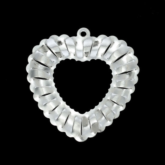 Imagen de Colgantes Aleación de Corazón , Argentado Raya Patrón Hueco 42mmx 40mm, 20 Unidades