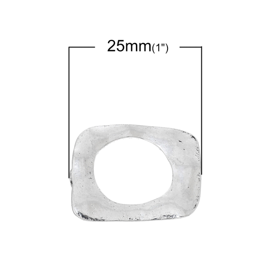 50 個 亜鉛合金 打ち出し コネクター ペンダント チャームパーツ 四辺形 銀古美 透かし 25mm x 20mm、 の画像
