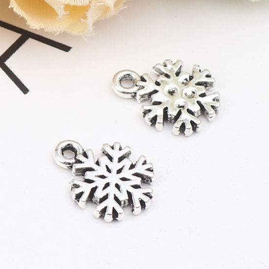Bild von Zinklegierung Charms Weihnachten Schneeflocke Antiksilber 12mm x 10mm, 100 Stück