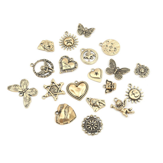 Изображение Zinc Based Alloy Valentine's Day Charms Heart Gold Tone Antique Gold Carved Pattern 20mm x 20mm, 10 PCs