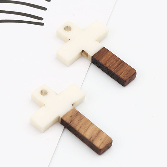 Imagen de Resina Resina de Efecto Madera Colgantes Charms Cruz Blanco Crema 25mm x 16mm, 5 Unidades
