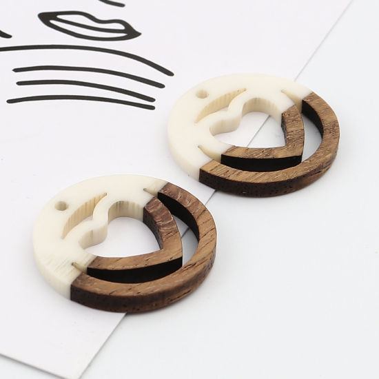 Imagen de Resina Resina de Efecto Madera Colgantes Charms Ronda Blanco Crema Corazón 25mm Dia, 5 Unidades