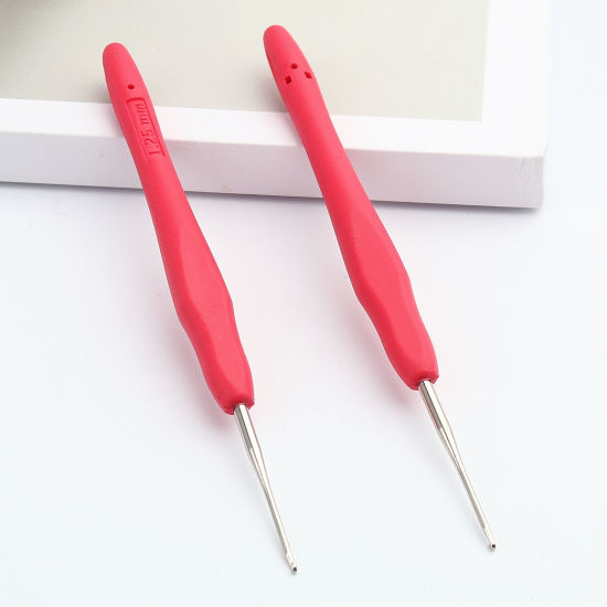 Picture of 1.25mm Aluminum & Plastic Crochet Hooks Needles Hot Pink 13cm(5 1/8") long, 5 PCs