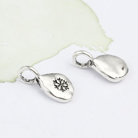 Bild von Zinklegierung Weihnachten Charms Oval Antiksilber Schneeflocke 17mm x 9mm, 20 Stück