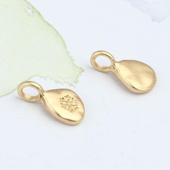 Bild von Zinklegierung Weihnachten Charms Oval Matt Gold Schneeflocke 17mm x 9mm, 10 Stück