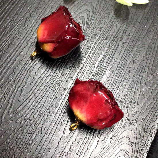 Bild von Zinklegierung Handgemachte Harz Schmuck Echte Blume Anhänger Silberfarbe Dunkelrot 3cm - 0.8cm, 2 Stück