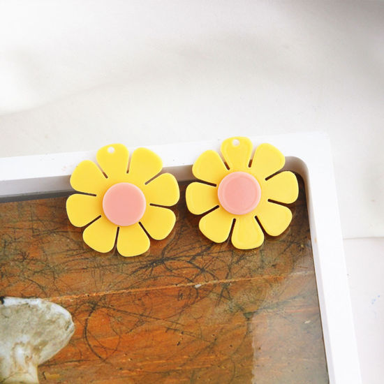 Picture of Acrylic Pendants Flower Yellow 32mm x 32mm, 5 PCs