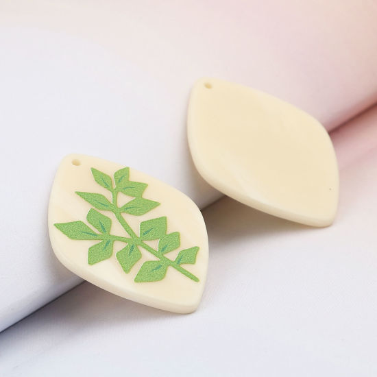 Image de 5 Pcs Pendentifs en Résine Losange Feuilles Vert 3.9cm x 2.9cm