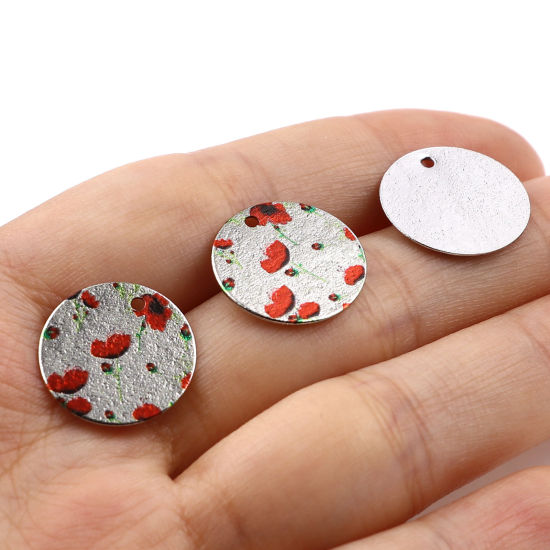 合金 彩色上絵 チャーム 円形 シルバートーン 赤 花彫刻 スターダスト 20mm直径、 10 個 の画像