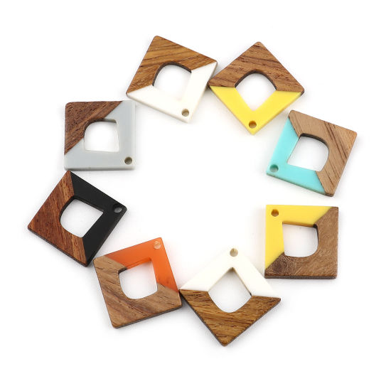 Bild von 5 Stück Natürliches Holz-Effekt Harz Charms Raute Zufällig Gemischte Farben 27mm x 27mm