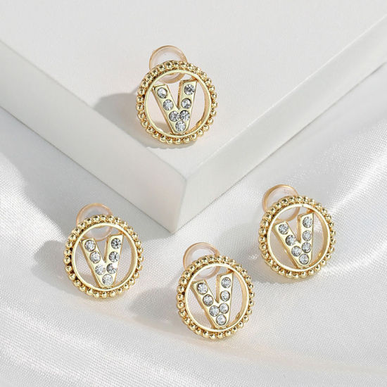 Imagen de Zamak Pendientes Oro Real Chapado Ronda Mayúscula Letra Mensaje " V " Transparente Rhinestone 15mm Diámetro, Post/ Wire Size: (21 gauge), 2 Unidades