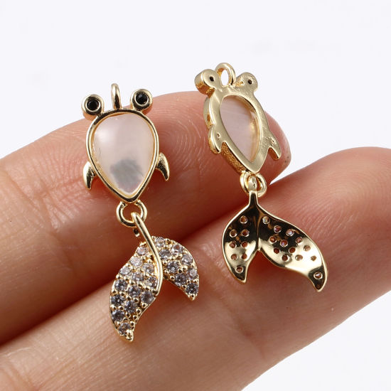 Immagine di Ottone & Acrilico Charms Pesce Rosso 18K Vero Oro Placcato Bianco Trasparente Strass 23mm x 9mm, 1 Pz