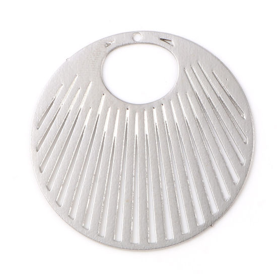 Immagine di Lega di Ferro Filigree Stamping Ciondoli Tondo Tono Argento Striscia 3.1cm Dia, 10 Pz