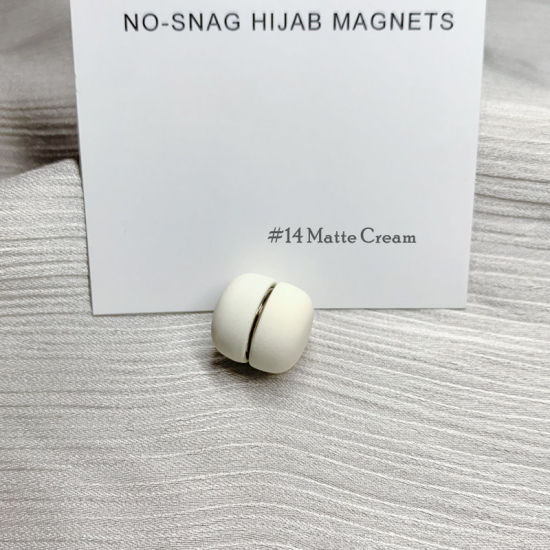 Picture of Milk White - 14# Zinc Based Alloy No-snag Magnetic Round Scarf Buckle For Hijab Scarf Wrap 1.2x1.2cm, 1 Piece
