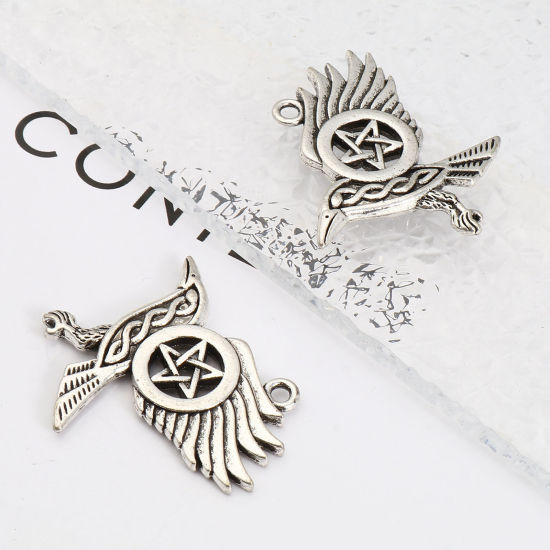 Bild von Zinklegierung Religiös Anhänger Rabe Antiksilber Keltisch Knoten 38mm x 30mm, 1 Stück