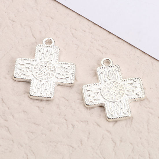 Immagine di Lega di Zinco Religione Charms Croce Argento Placcato Intagliato 21mm x 18mm , 20 Pz