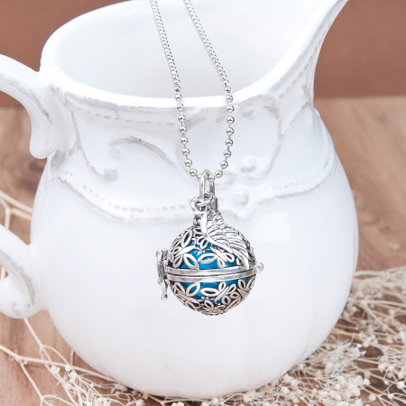 Bild von Modisch Kupfer Harmonie Ball Engelsrufer Anhänger(Selbstgemacht) Schmetterling Muster, mit blau Kupfer Klangkugel & Engel Flügel, 53,7 cm lang, 1 Stück