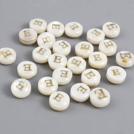 Image de Perles en Coquille Naturelle Plat-Rond Crème Alphabet Initial/ Lettre Majuscule Mots" E " 8mm Dia, Taille de Trou: 1.1mm, 10 Pcs