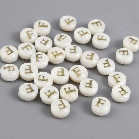 Image de Perles en Coquille Naturelle Plat-Rond Crème Alphabet Initial/ Lettre Majuscule Mots" F " 8mm Dia, Taille de Trou: 1.1mm, 10 Pcs